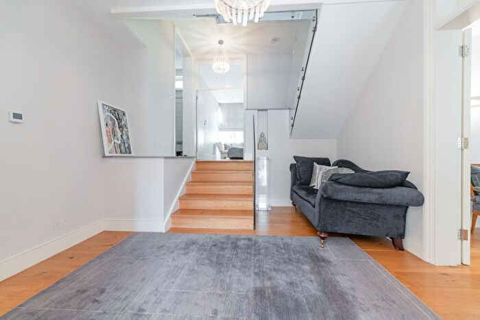 5 Bedroom Detached House To Rent In Cenacle Close, London, NW3