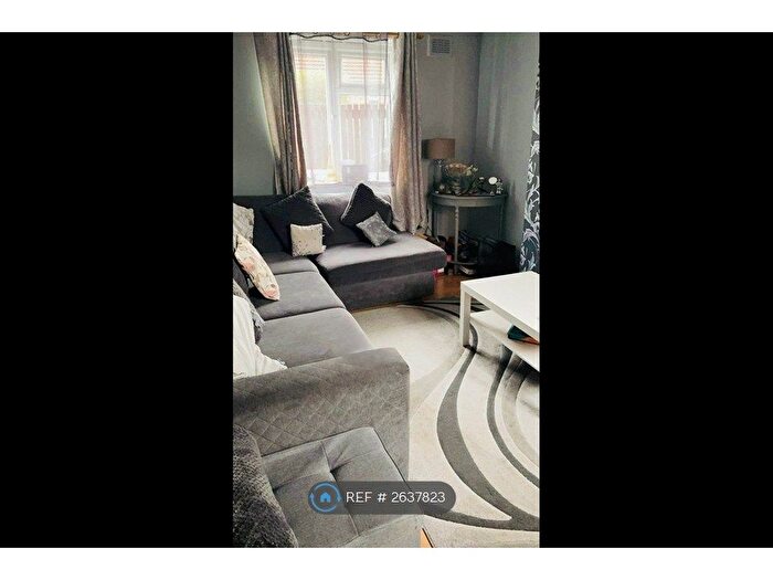 3 Bedroom End Of Terrace House To Rent In New Zealand Square, Derby, DE22
