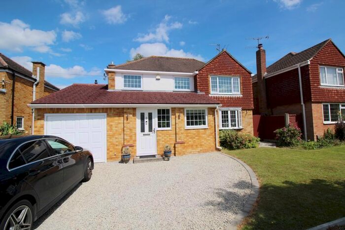 3 Bedroom Detached House To Rent In Burns Road, Crawley, RH10