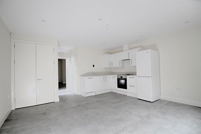 1 Bedroom Flat To Rent In Northfield Avenue, Ealing, W13