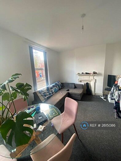 2 Bedroom Semi-Detached House To Rent In Trent Boulevard, West Bridgford, Nottingham, NG2