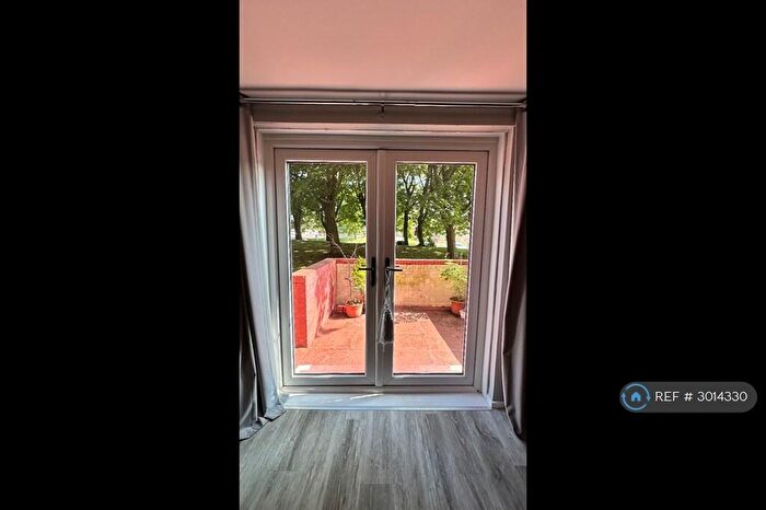 3 Bedroom Maisonette To Rent In St Georges Road, Glasgow, G3