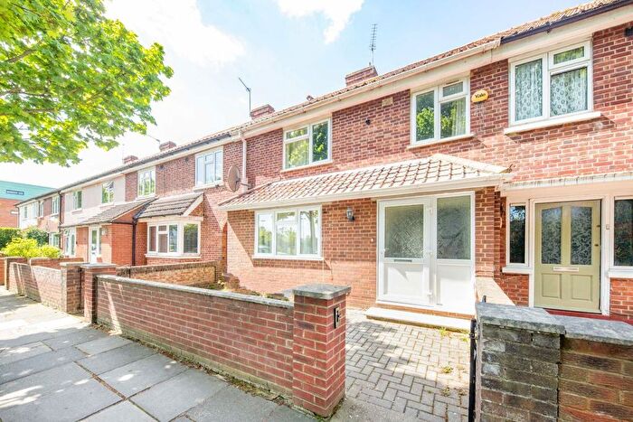 3 Bedroom Property To Rent In Dean Road, Hampton, TW12
