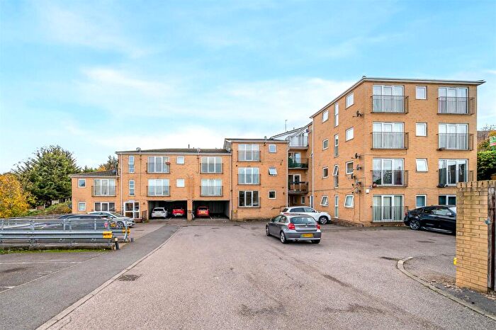 2 Bedroom Apartment For Sale In Ruskin Road, Belvedere, DA17