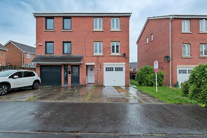 4 Bedroom Town House For Sale In Linkwood Road, Airdrie, North Lanarkshire, ML6