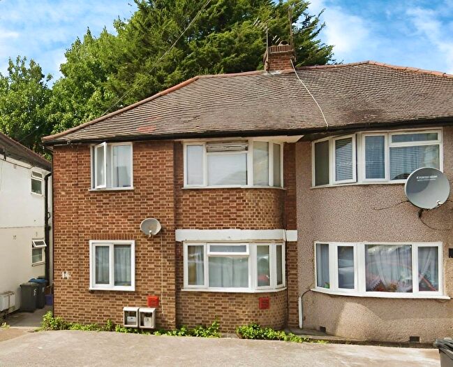 2 Bedroom Maisonette For Sale In Runnymede, Colliers Wood, SW19