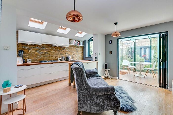 2 Bedroom Flat To Rent In Leconfield Road, Islington, N5