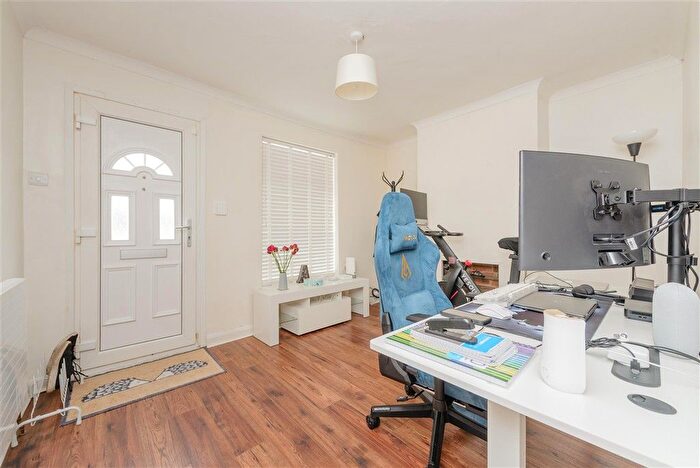 2 Bedroom Terraced House For Sale In Craylands Lane, Swanscombe, Kent, DA10