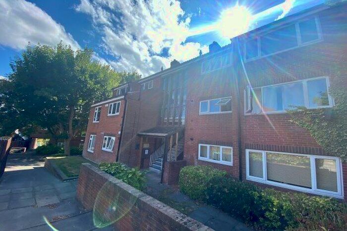 2 Bedroom Flat To Rent In Dryden Street, Nottingham, NG1