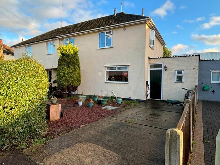 3 Bedroom Semi-Detached House To Rent In Sandyleaze, Longlevens, Gloucester, GL2