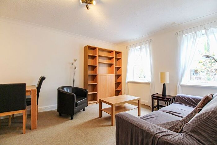 2 Bedroom Flat To Rent In Stepney Green, London, E1