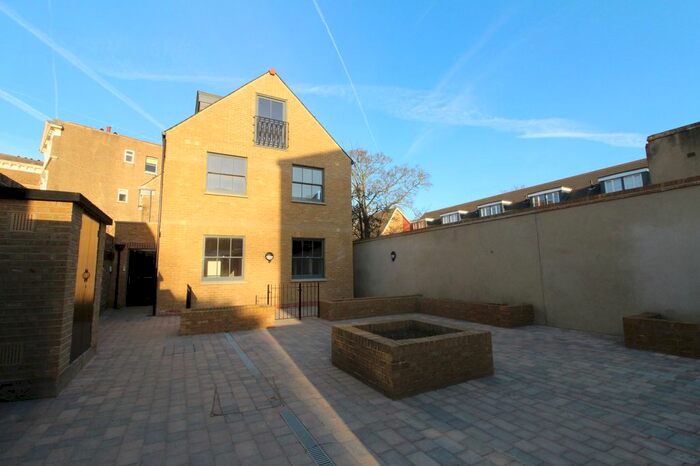 2 Bedroom Flat To Rent In Kirkdale, Sydenham, SE26