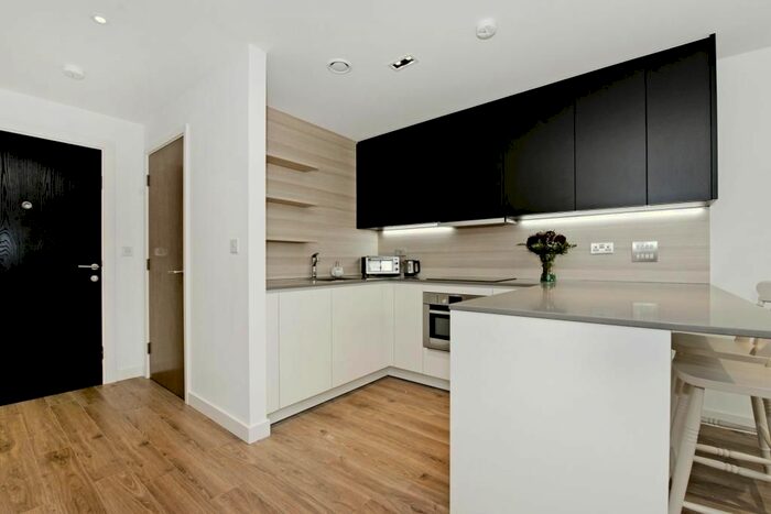 Studio To Rent In Devan Grove, London, N4