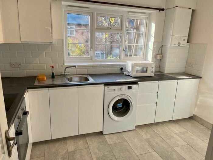 3 Bedroom Flat To Rent In Gladstone Avenue, Wood Green, N22