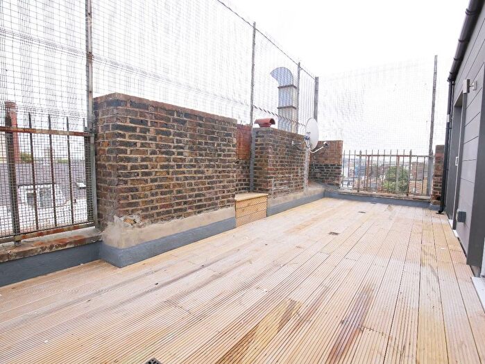 2 Bedroom Flat To Rent In Holloway Road, London, N7