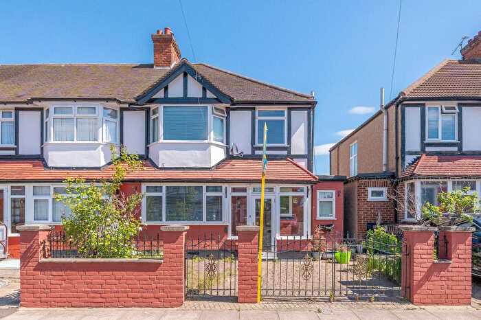 3 Bedroom Terraced House For Sale In Dhalia Gardens, Mitcham, CR4