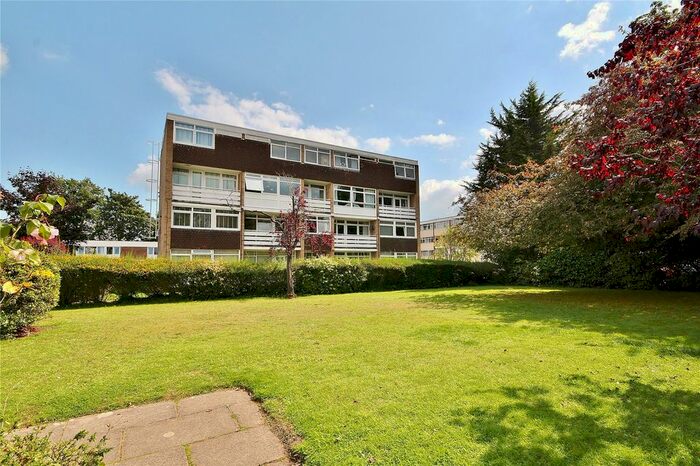 2 Bedroom Flat To Rent In Hill View Court, Woking, Surrey, GU22