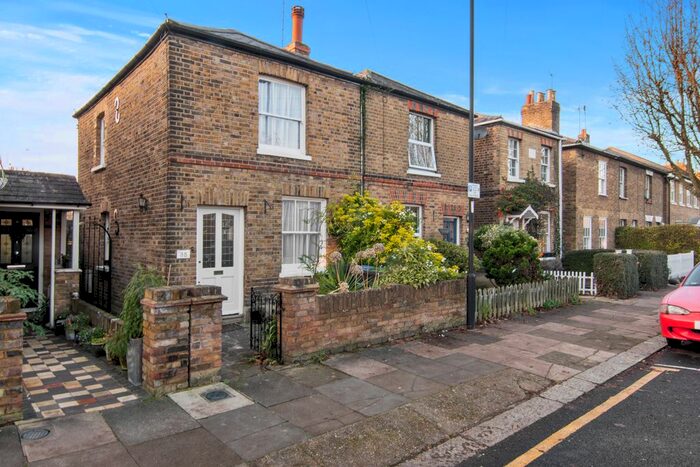 1 Bedroom Semi-Detached House To Rent In Raleigh Road, Enfield, EN2