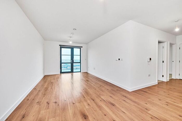 1 Bedroom Flat To Rent In New Road, Dagenham, RM9
