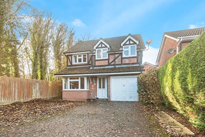 4 Bedroom Detached House For Sale In Beechwood Close, Basingstoke, RG22