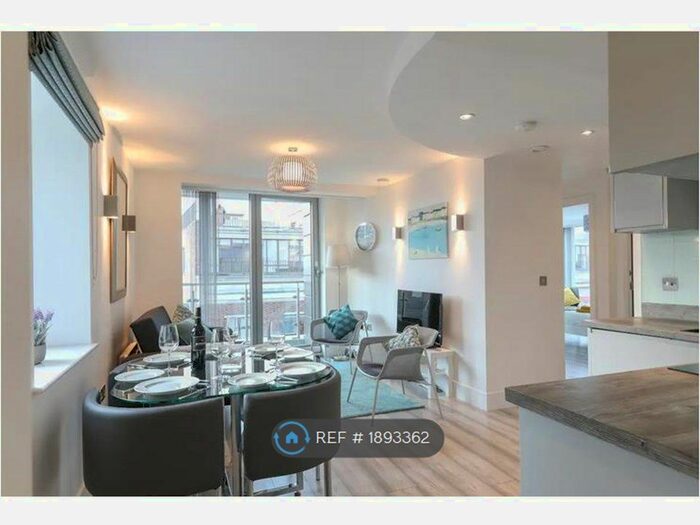 2 Bedroom Flat To Rent In Basilica, Leeds, LS1