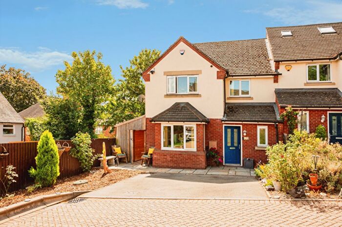 3 Bedroom Semi Detached House For Sale In Trinity Way, Birmingham, B20