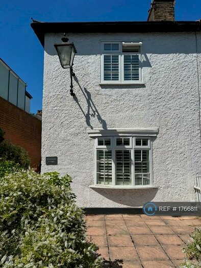 2 Bedroom Terraced House To Rent In Fortis Green Cottages, London, N2