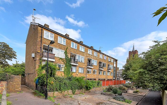 4 Bedroom Terraced House To Rent In Churchward House, Kennington, SE17