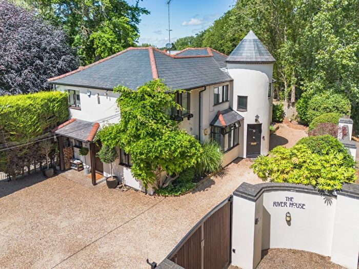 5 Bedroom Detached House For Sale In Radlett Road, Frogmore, St. Albans, Hertfordshire, AL2