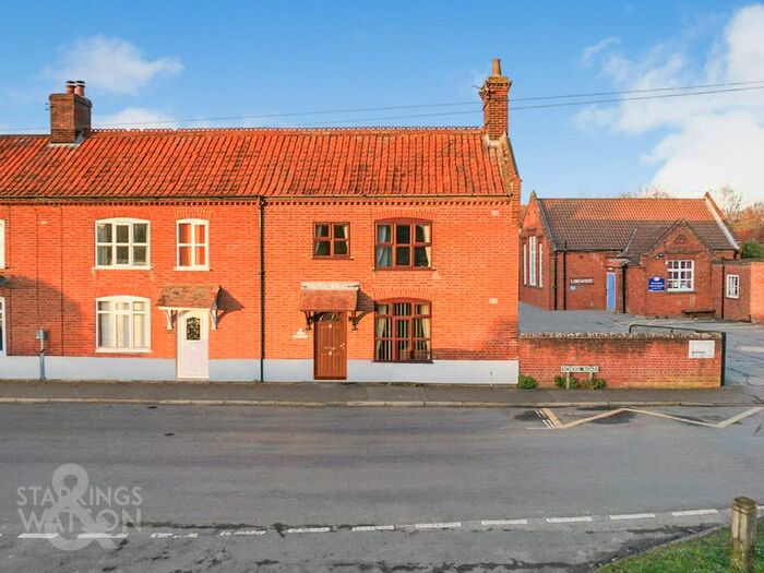 3 Bedroom End Of Terrace House For Sale In School Terrace, Lingwood, Norwich, NR13