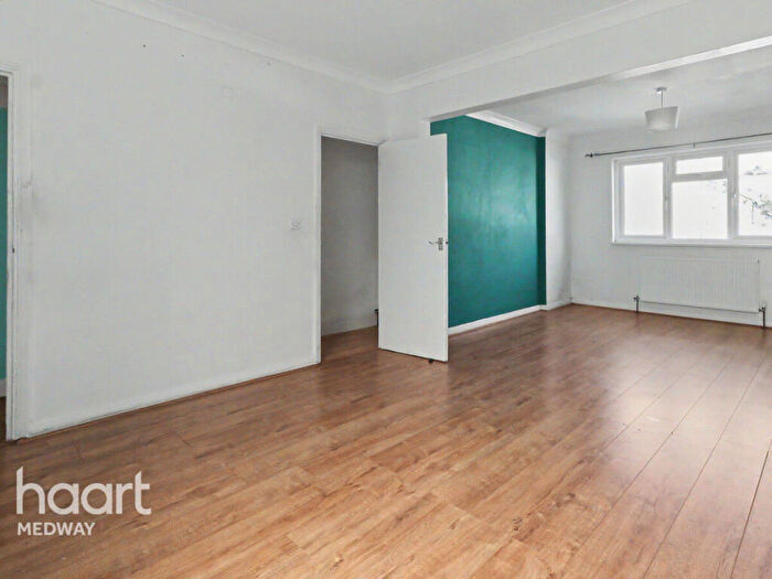 3 Bedroom Terraced House To Rent In Alexandra Road, Chatham, ME4