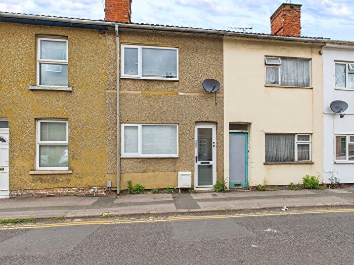 2 Bedroom Terraced House To Rent In Albion Street, Swindon, SN1