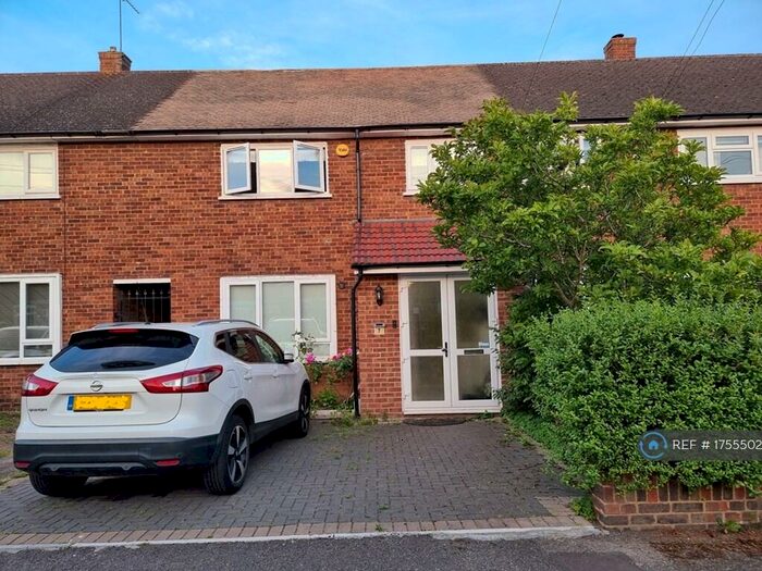 3 Bedroom Terraced House To Rent In Ryvers Road, Slough, SL3