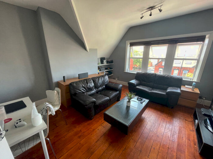 2 Bedroom Apartment To Rent In Cardigan Road, Leeds, West Yorkshire, LS6