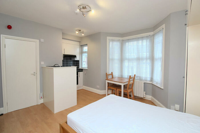 Flat To Rent In Cranbrook Park, Wood Green, N22