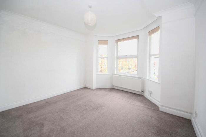 1 Bedroom Semi-Detached House To Rent In Brownlow Road, London, N11