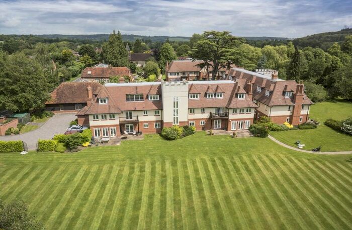 3 Bedroom Flat For Sale In Tidmarsh Grange, Tidmarsh, Reading, Berkshire, RG8