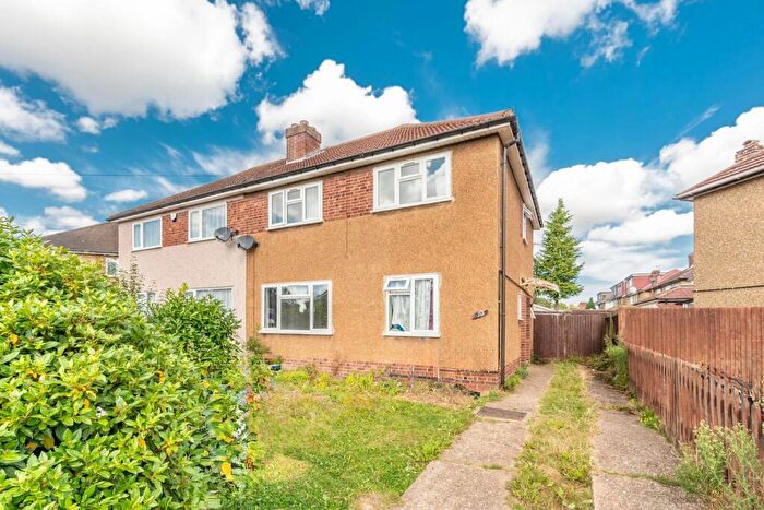 3 Bedroom Flat To Rent In Charlbury Avenue, Stanmore, HA7