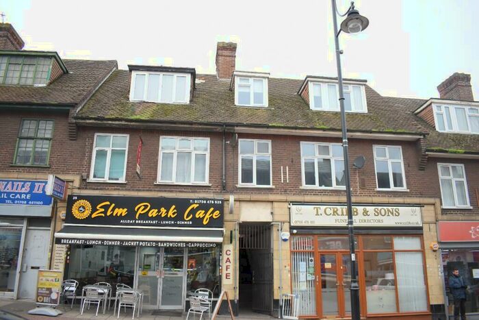 3 Bedroom Flat To Rent In The Broadway, Hornchurch, London, RM12