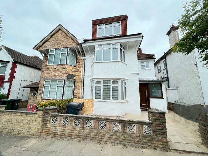 1 Bedroom Apartment To Rent In St. Johns Road, London, NW11