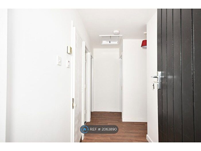 3 Bedroom Flat To Rent In Oakenholt Ln., Mold, CH7