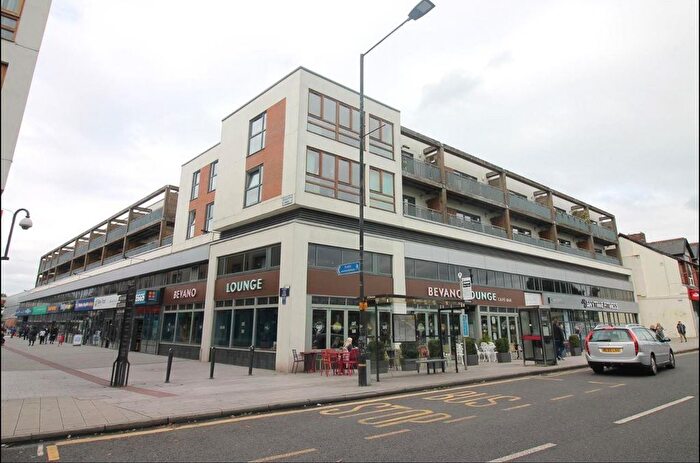 2 Bedroom Flat To Rent In Flixton Road, Manchester, M41