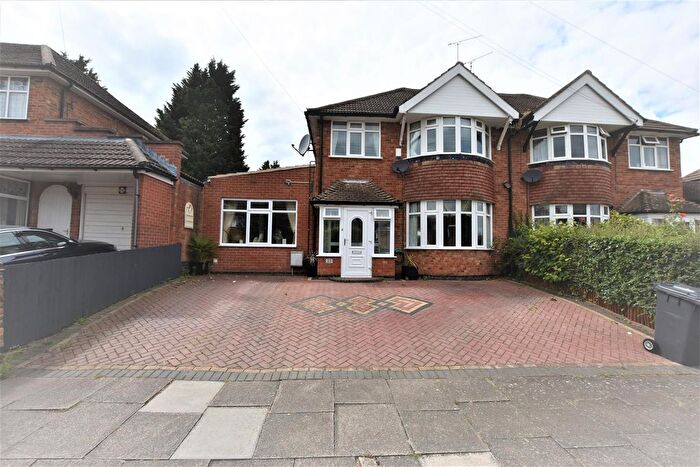 4 Bedroom Semi-Detached House To Rent In Frinton Avenue, Leicester, LE5