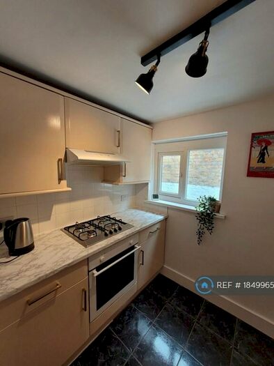 2 Bedroom Flat To Rent In Steele Road, London, E11