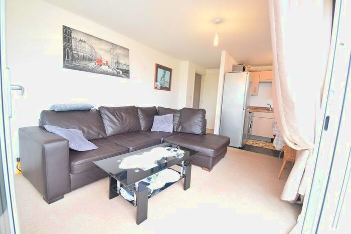 2 Bedroom Flat For Sale In Morris Walk, Dartford, DA1