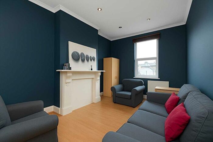 4 Bedroom Flat To Rent In Adam Walk, Crabtree Lane, London, SW6