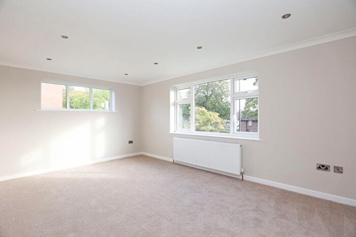 2 Bedroom Apartment To Rent In Crimicar Lane, Sheffield, S10