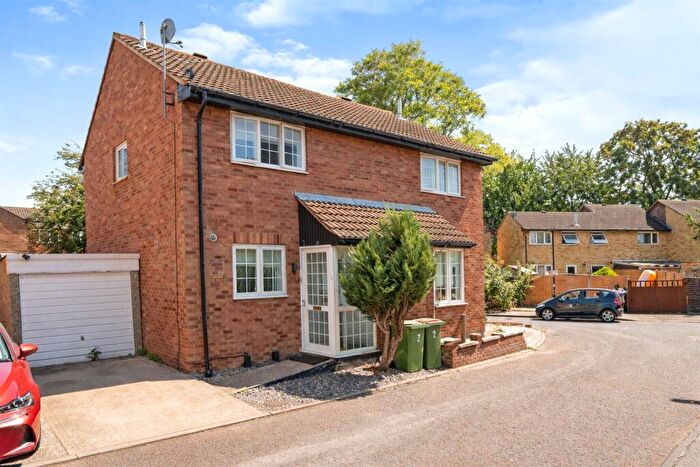 2 Bedroom Semi Detached House For Sale In Heathfield Close, London, E16