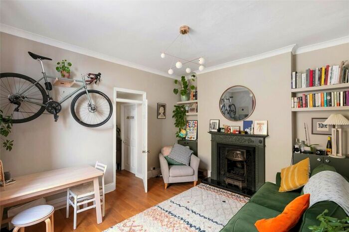 2 Bedroom Apartment For Sale In Woodland Road, London, SE19