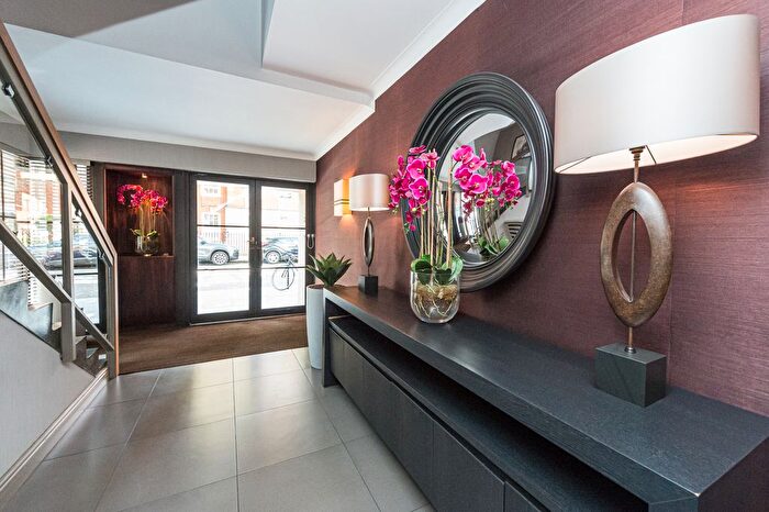 2 Bedroom Flat To Rent In Old Brompton Road, London, SW5